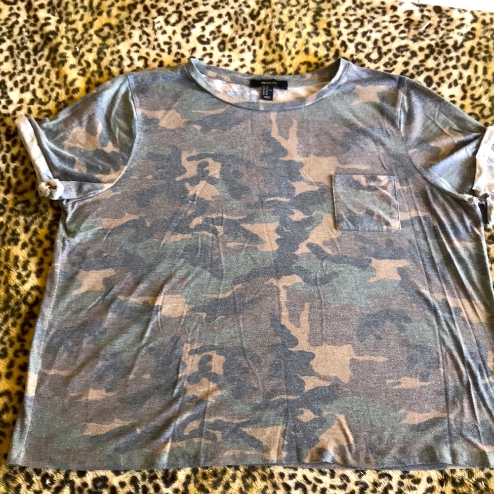 Forever 21 camo tee